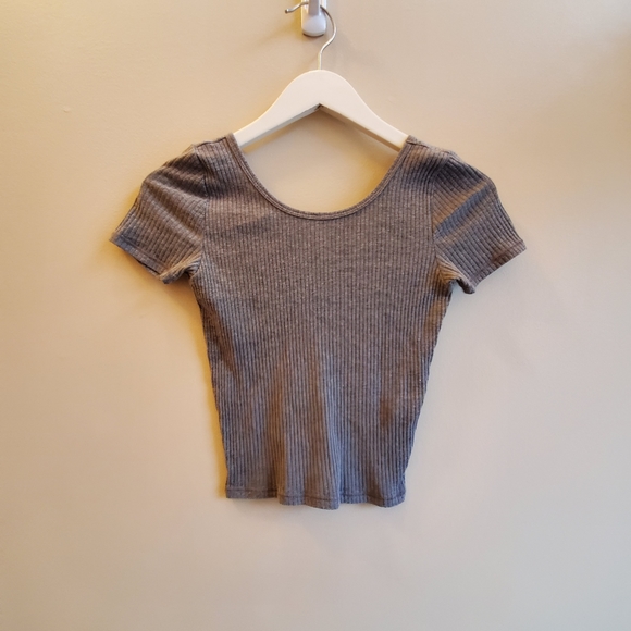 Hollister grey jersey crop top XS - Picture 2 of 4